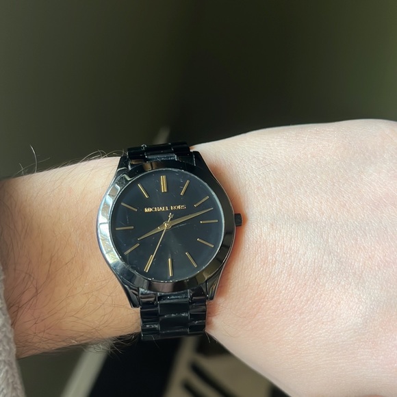Michael Kors Gold and Black Watch - Picture 7 of 8